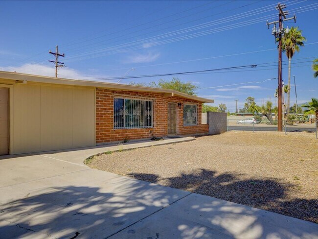 Foto del edificio - 3 Bed / 2 Bath Eastside Home on Kolb