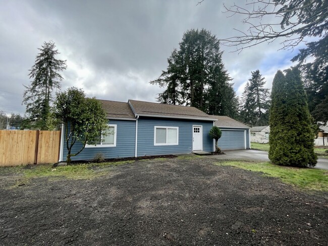 Building Photo - Charming newly remodeled 3-bedroom home in...