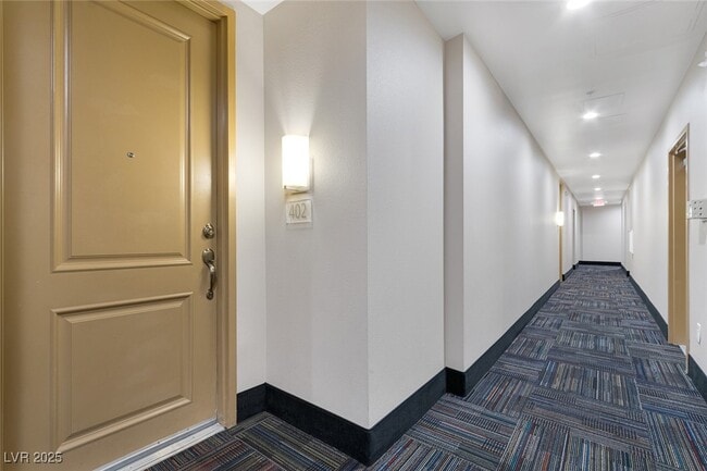 Building Photo - 19 E Agate Ave