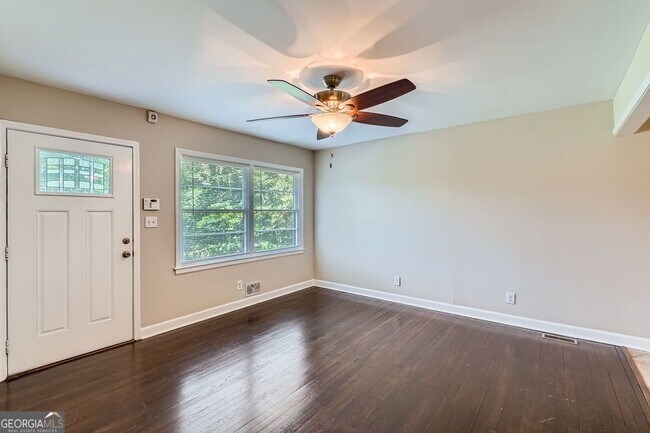 Foto del edificio - 3128 Beech Dr