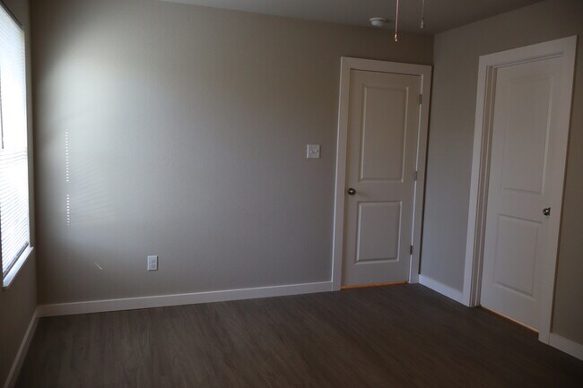 Foto del edificio - 1328 Seals St