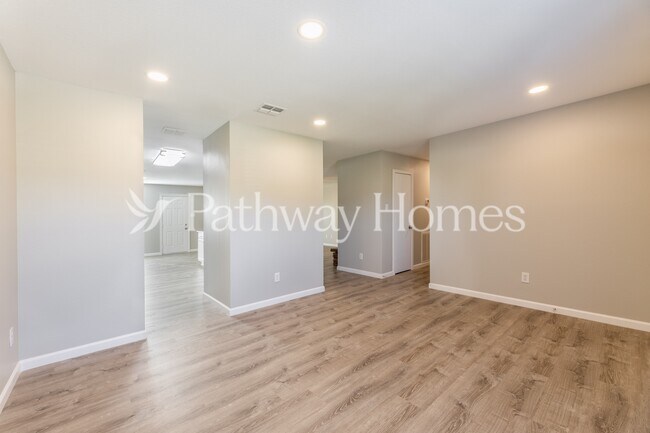 Foto del edificio - 1679 Chesterwood Dr