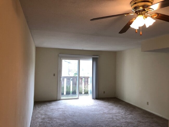 Building Photo - 2017 NW Hickory Ln