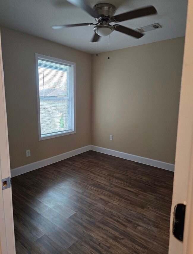 Building Photo - 2023 Barnsley Ln