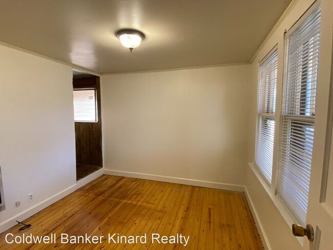 Building Photo - 3 br, 1 bath House - 3005 Bates Pike SE