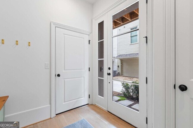 Building Photo - 658 Bull St SE