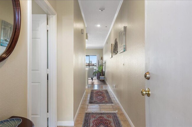 Foto del edificio - 351 Lakeside Ln