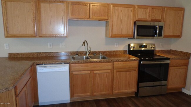 Building Photo - Adorable, well maintained 2 bedroom 2 bath...