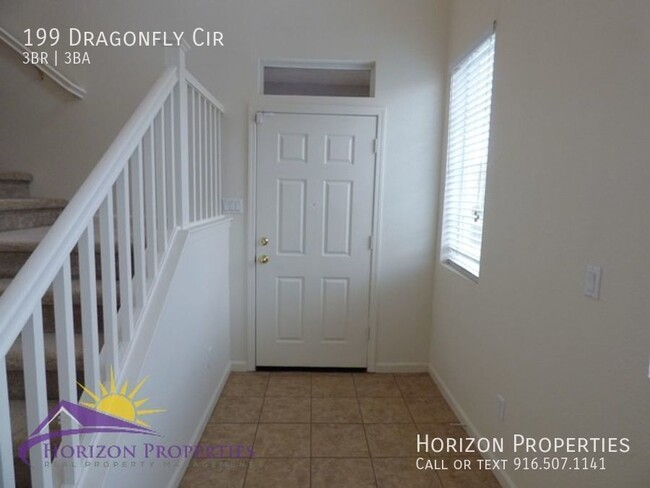 Foto del edificio - Spacious 2 Story 3 Bed 2.5 Bath 2,009sqft ...