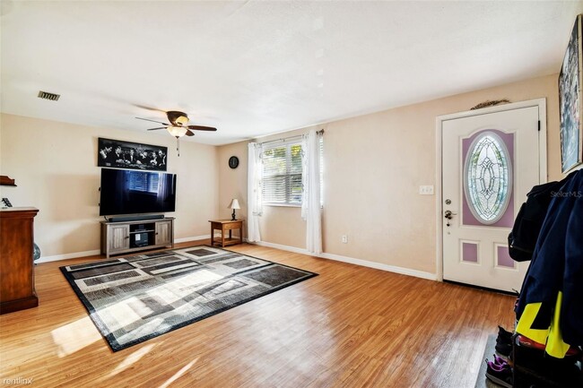Foto del edificio - 2 br, 2 bath House - 4404 Hagen Avenue