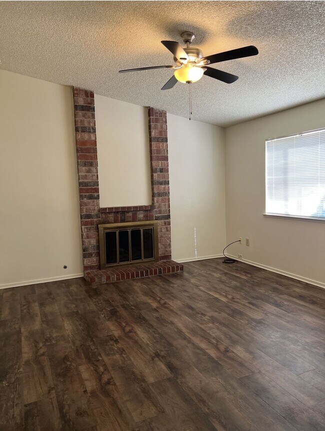 Building Photo - NICE 3 BED HOME IN CITRUS HEIGHTS!! HUGE YARD!!