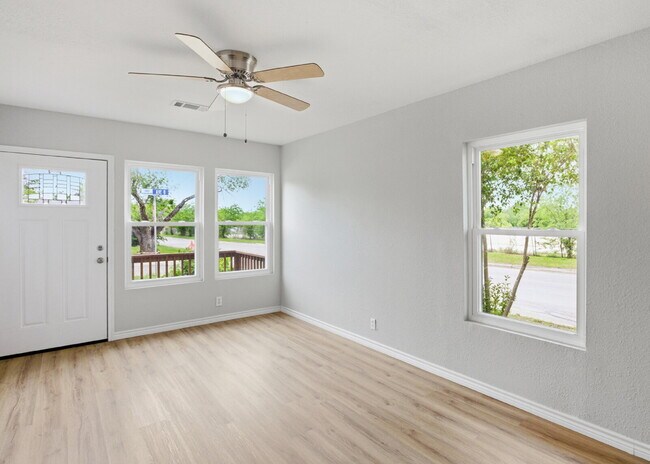 Foto del edificio - Fully Updated 2 Bedroom Home Near Randolph AFB