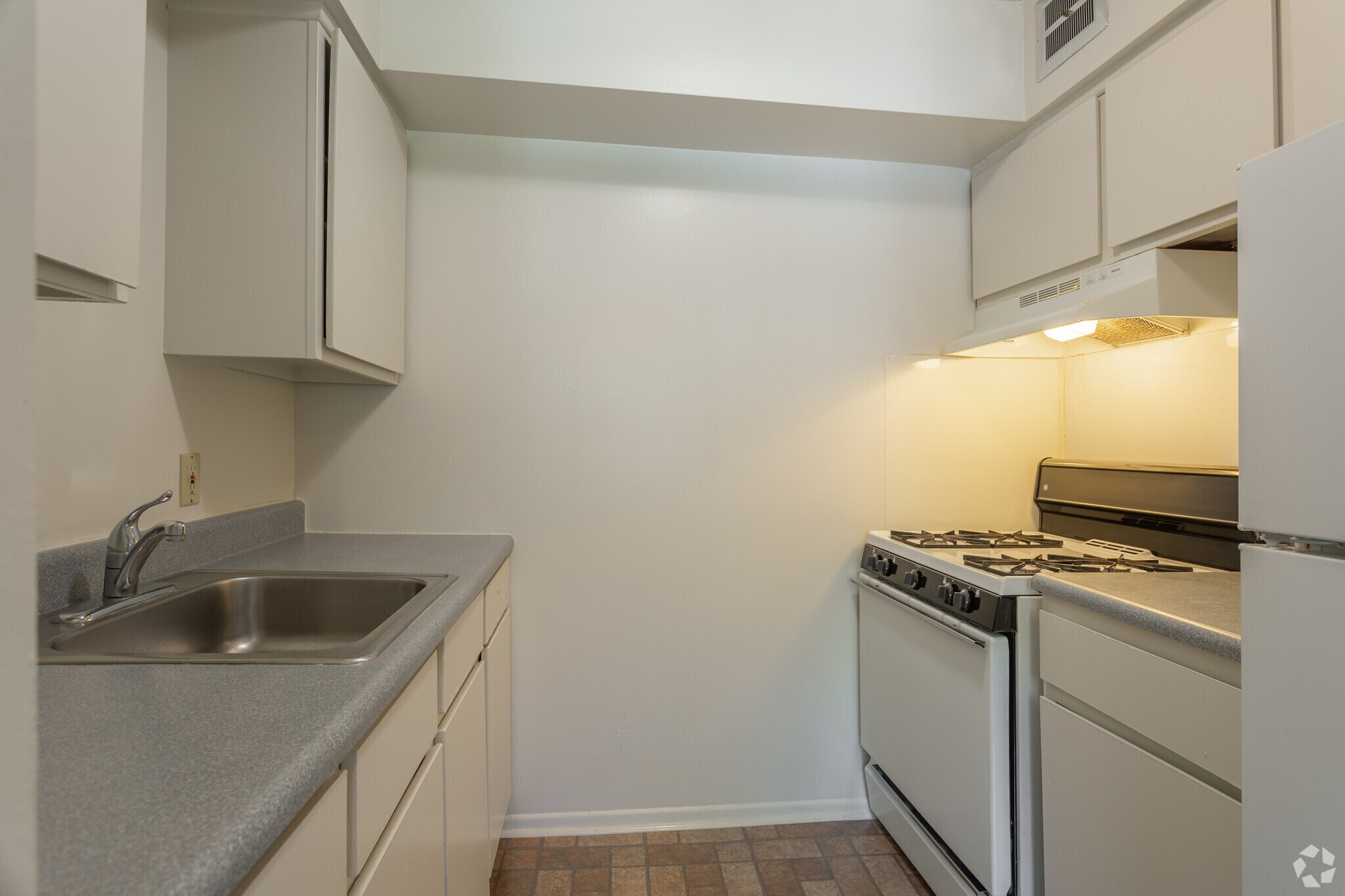 Oakwood Park Apartments – photo 4