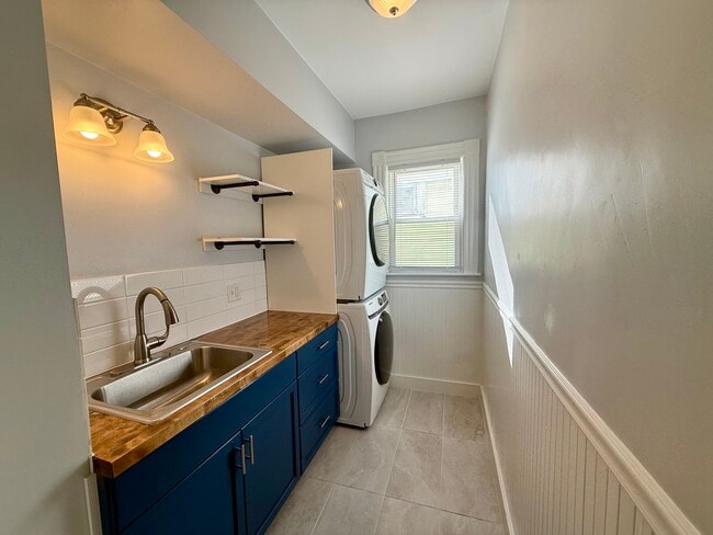 In-Unit Washer & Dryer - 11 Mt Vernon St