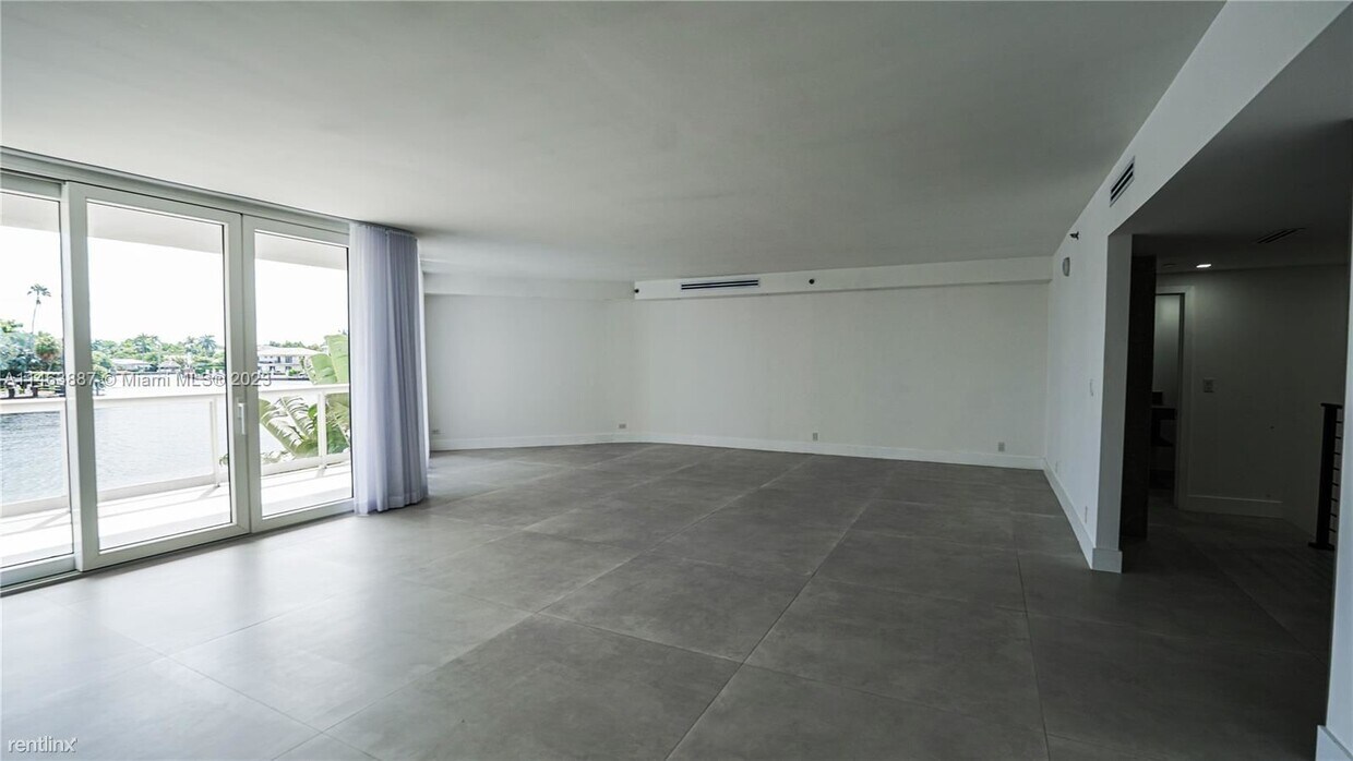 Primary Photo - 3 br, 3 bath Townhome - 20191 E Country Cl...