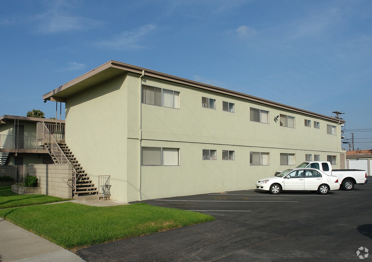 Building Photo - 2131 Elden Ave