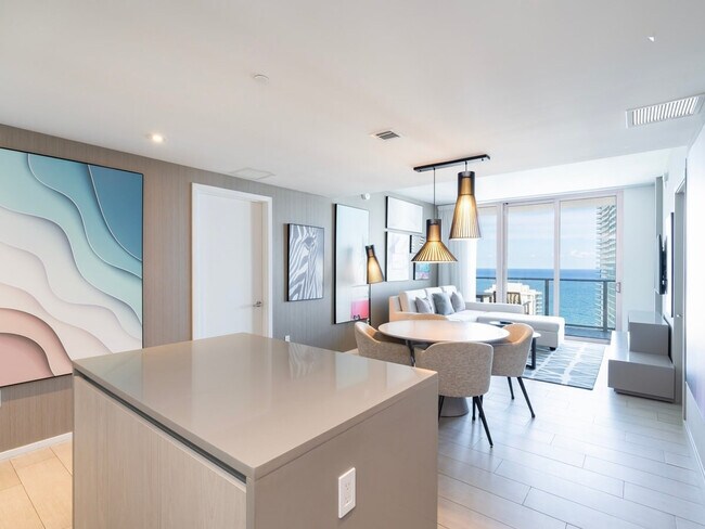 Building Photo - 4010 S Ocean Dr