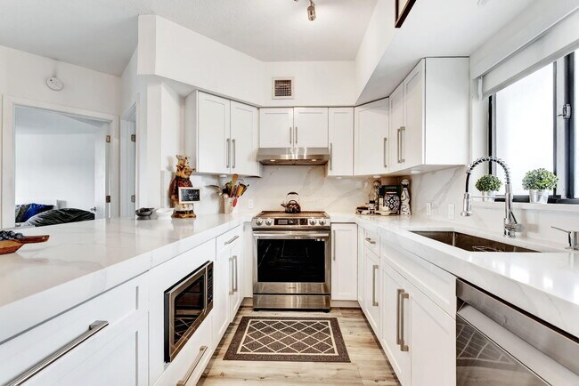 Building Photo - 2105 Lavers Cir