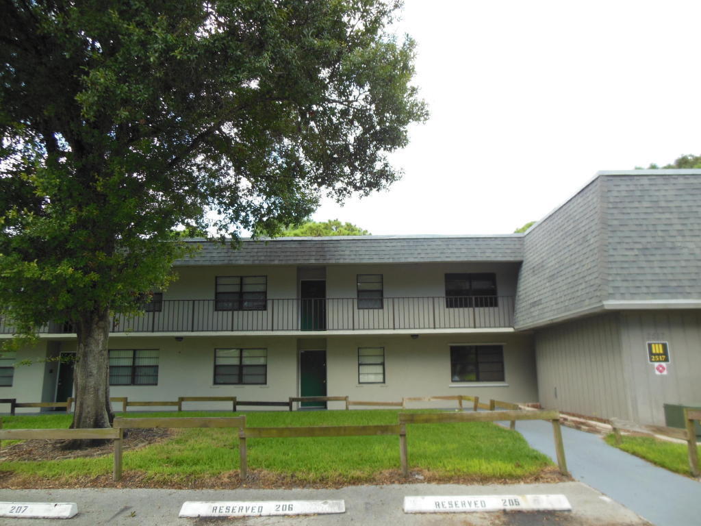 Foto principal - 2517 S 17th St