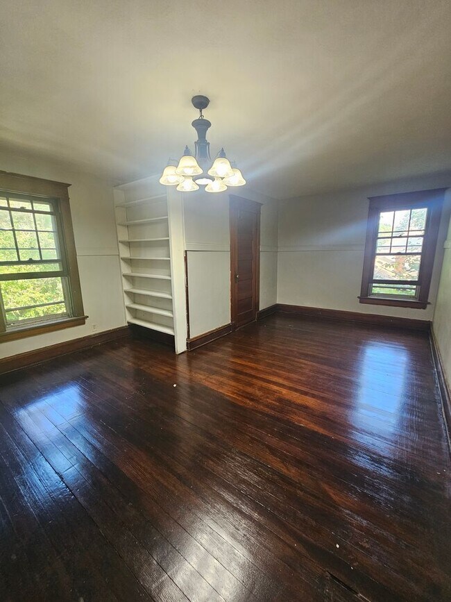 Foto del edificio - 1603 W 10th St