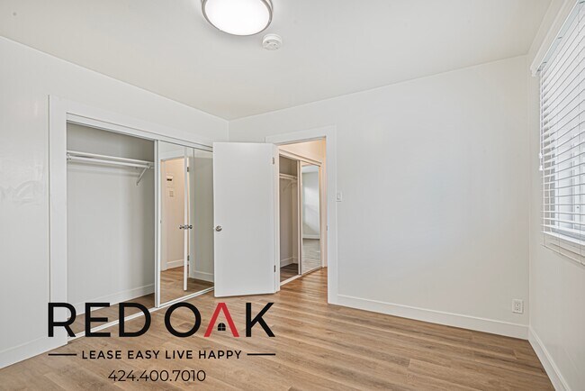 Building Photo - Breathtaking One Bedroom with Contemporary...