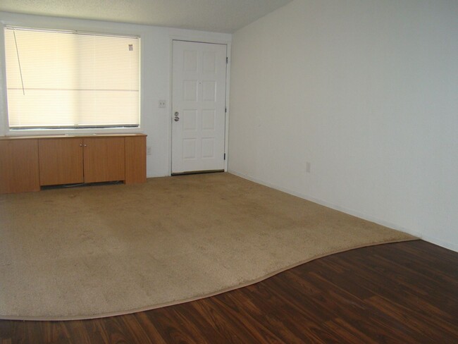 Foto del edificio - SPECIOUS ONE BEDROOM THEY ARE GOING VERY FAST