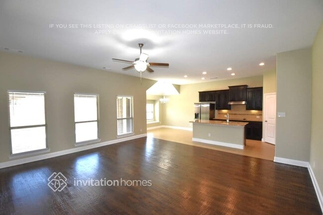 Building Photo - 5609 Paradise Dr