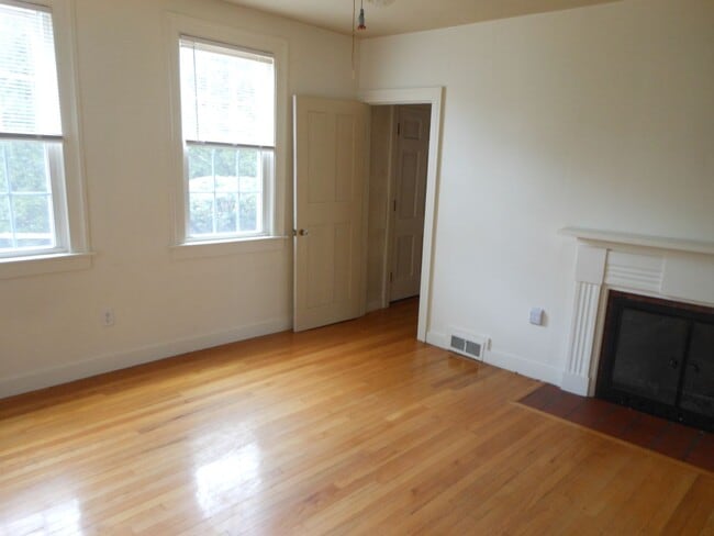 Foto del edificio - 717-719 Stony Hill Road