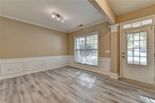 Building Photo - 1646 Hedington Ct SE
