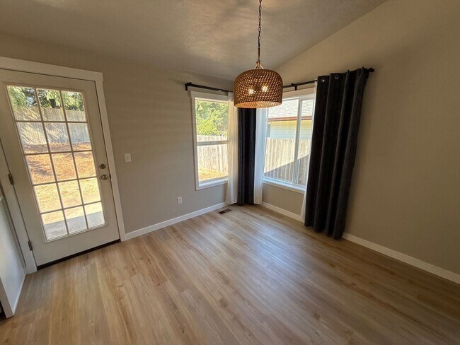 Foto del edificio - 5647 SW Windflower Dr