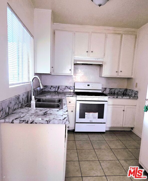 Foto del edificio - 3055 Foothill Blvd