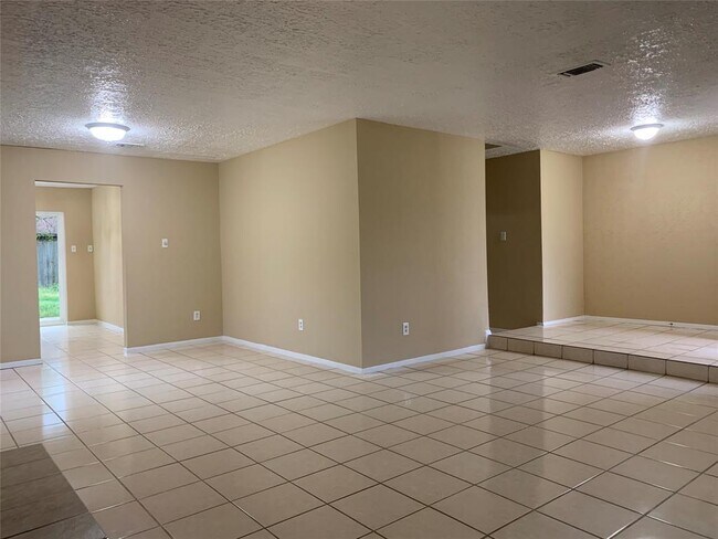 Building Photo - 7811 Swallow Park Dr