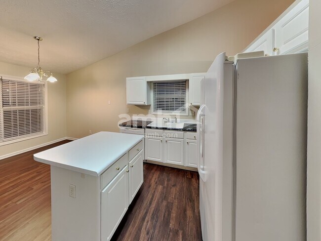 Building Photo - 3369 Woodtree Ln