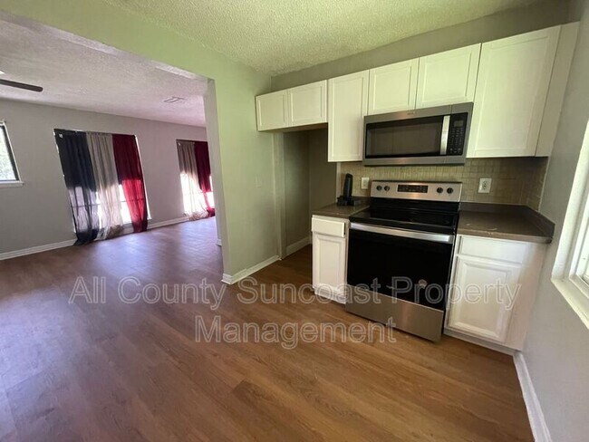 Building Photo - 2507 7th St S