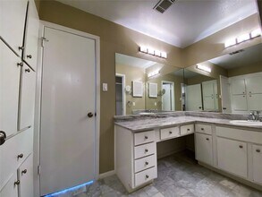 Building Photo - 751 Bering Dr