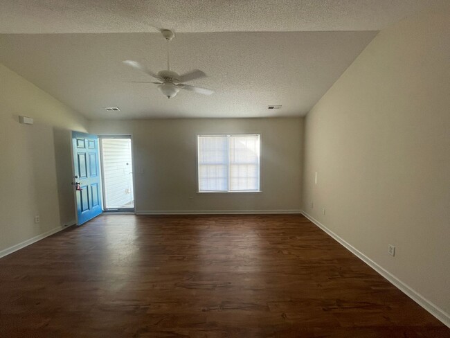 Building Photo - Whitney Pines 4 Bedroom