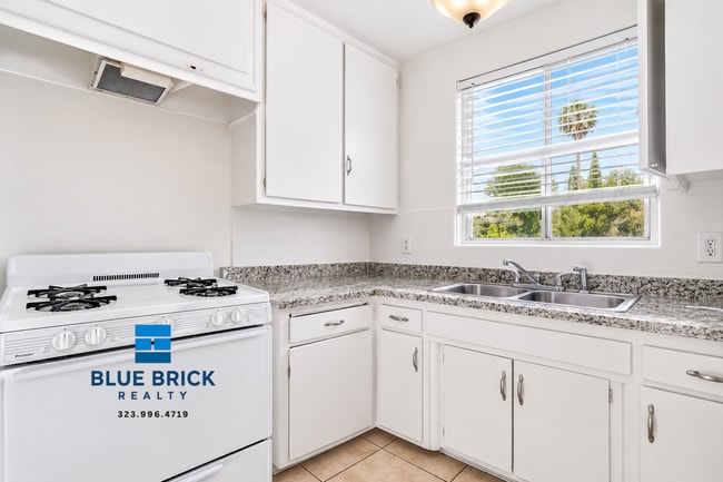 Building Photo - 6929 Whitsett Ave