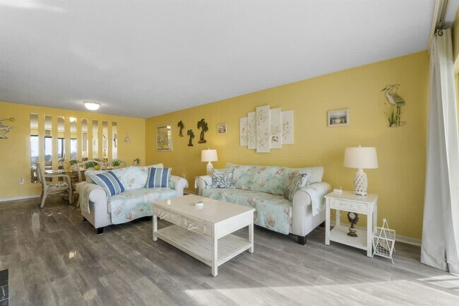 Foto del edificio - 8815 Thomas Dr