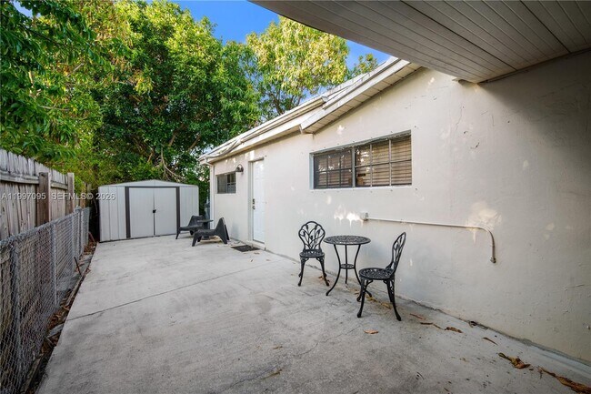 Foto del edificio - 1181 NE 160th St