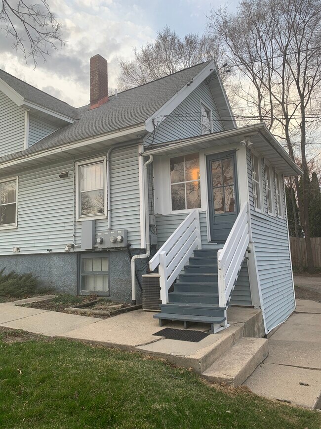 Building Photo - 4020 Monona Dr