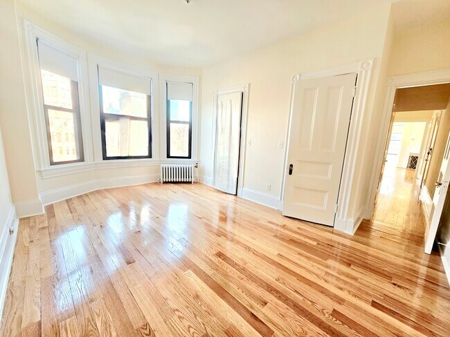 Building Photo - 508 Beacon St