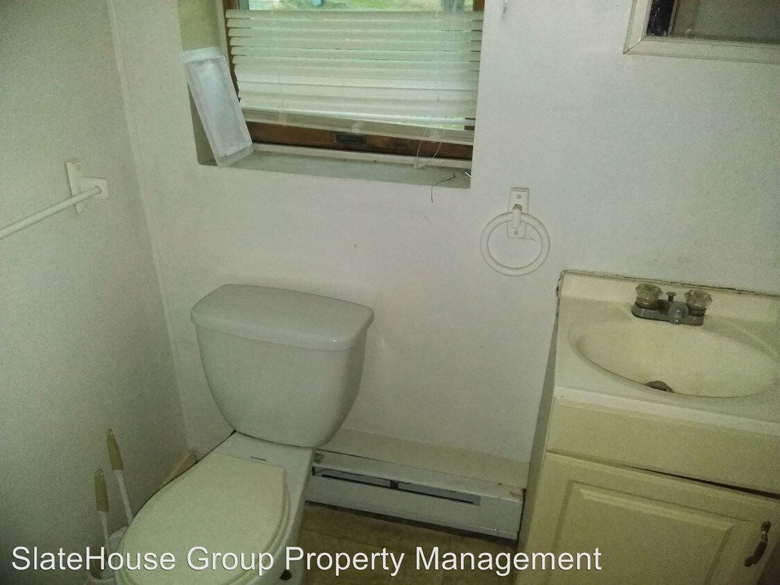 376 S Hook Rd, Pennsville, NJ 08070 Room for Rent in Pennsville, NJ