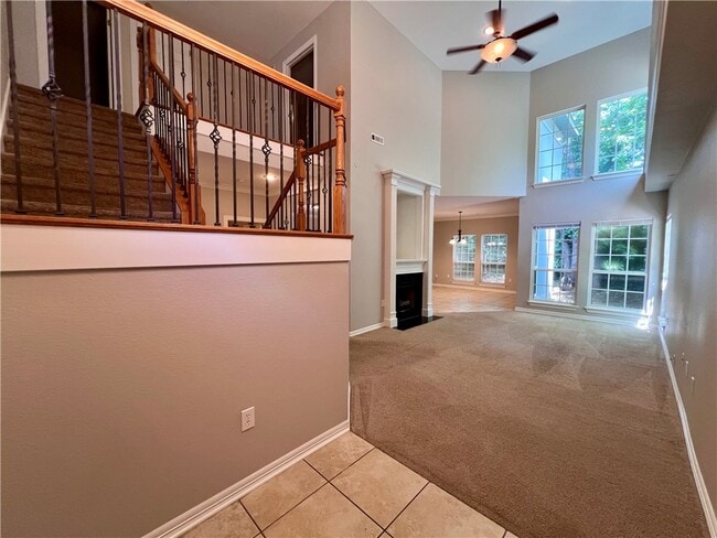 Building Photo - 564 S Pierremont Dr
