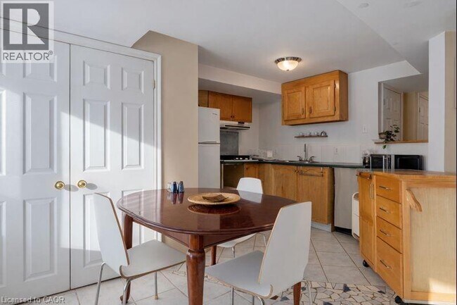 Photo du bâtiment - 7 Davidson Blvd