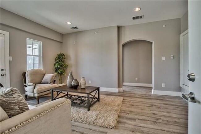 Building Photo - 13609 Pinnacle Cir W
