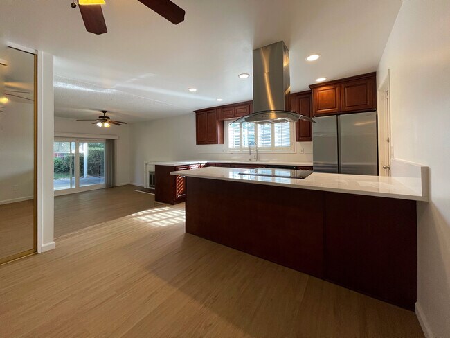 Building Photo - 2635 Notre Dame Dr