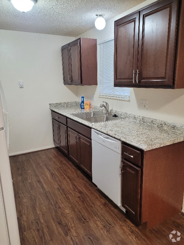 Building Photo - 228 Glenda Dr
