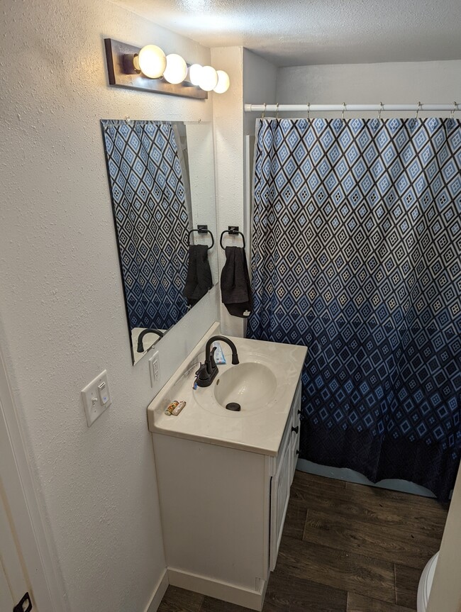 Building Photo - 119 Adrian St