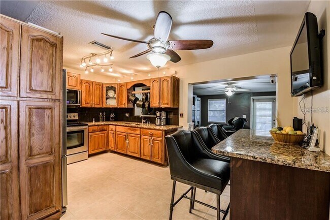 Building Photo - 2554 Cordova Way S