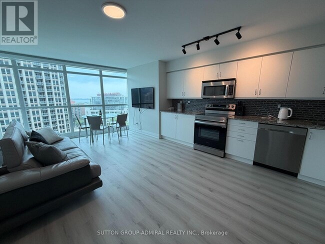Building Photo - 215 Fort York Blvd